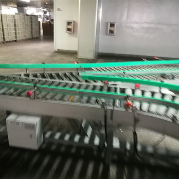 motorized roller conveyor for automatic flap-fold and bottom sealer